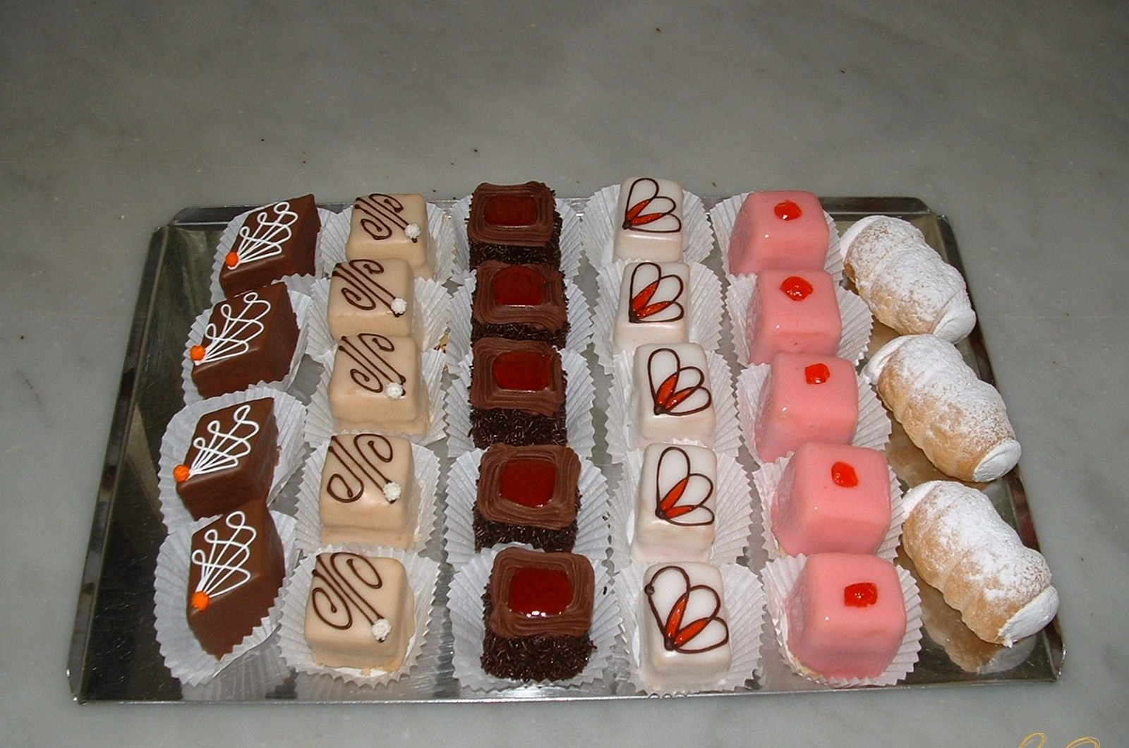 Unterleuthner Konditorei Petit Four